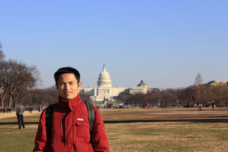 李霞章2014年美国访学时国会山留影.JPG