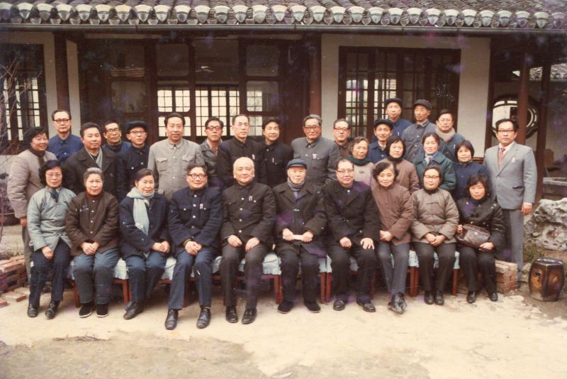 1985年3月16日，参加致公党南通市工委成立大会的领导与成员合影.jpg
