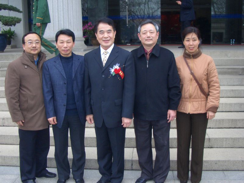 2005年3月26日，致公党中央副主席王宋大参加致公党江苏省级组织成立20周年之际与连云港致公党员合影。.JPG