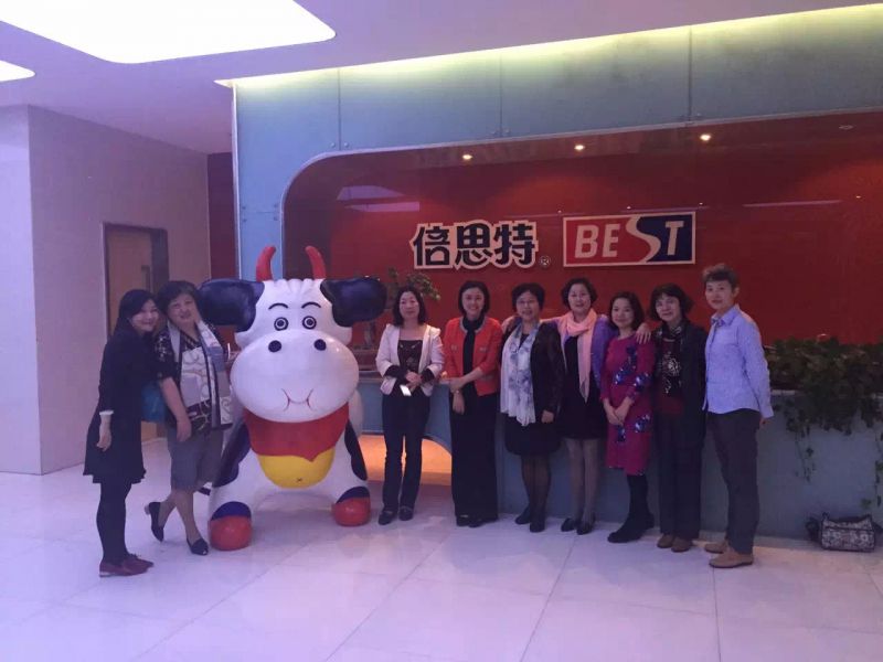 1445245119138704.jpg 2015年10月15日,省妇委会在苏州调研新常态下的互联网+妇女自主创业情况,走访苏州倍思特食品有限公司.JPG