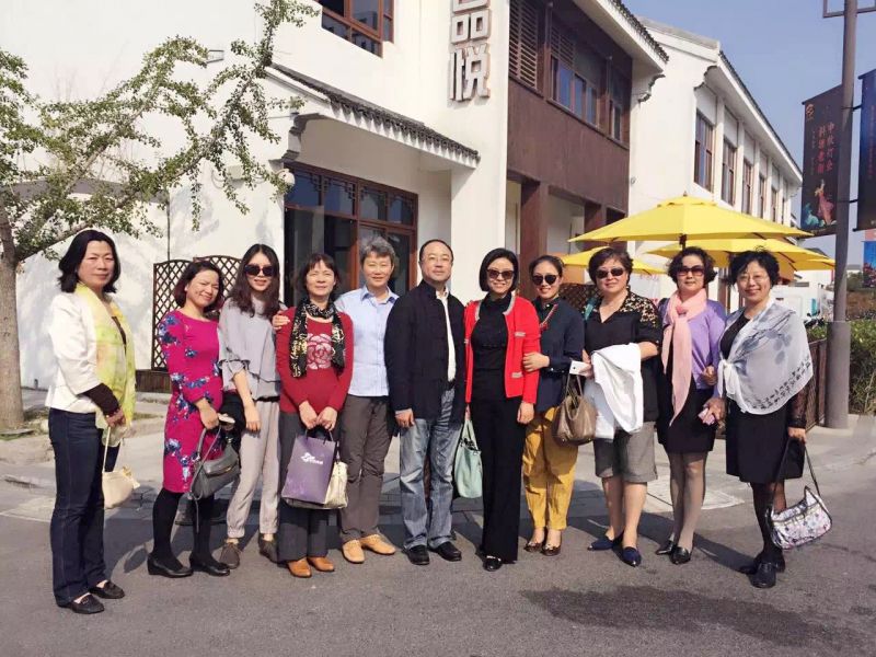 1445245389111327.jpg 2015年10月15日,省妇委会在苏州调研新常态下的互联网+妇女自主创业情况,走访苏州品悦洗羊羊便民服务站 (3).JPG