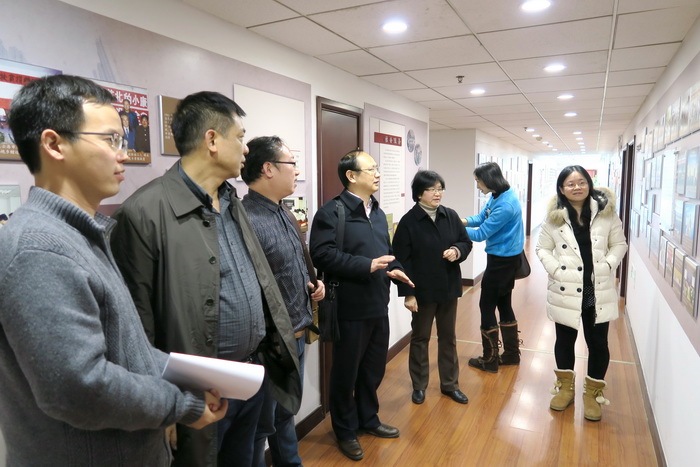 3参观党史展.jpg