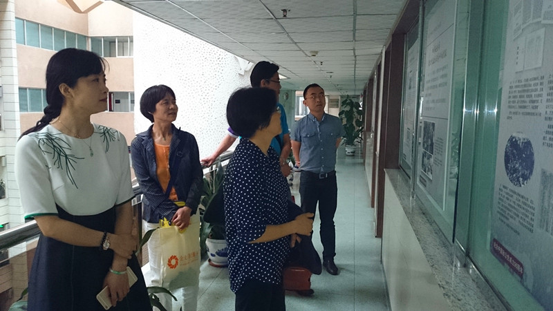 参观广东省委会党史陈列展_副本.jpg