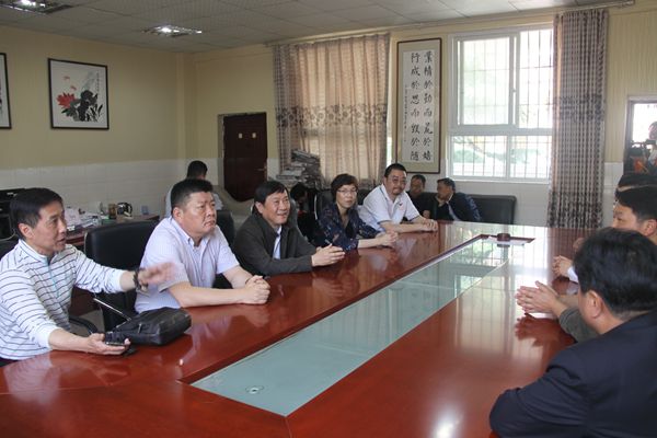 与毕节特殊教育学校座谈_副本.jpg