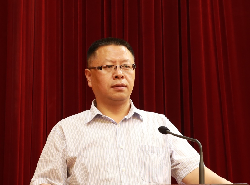 2杨德才发言照片.jpg