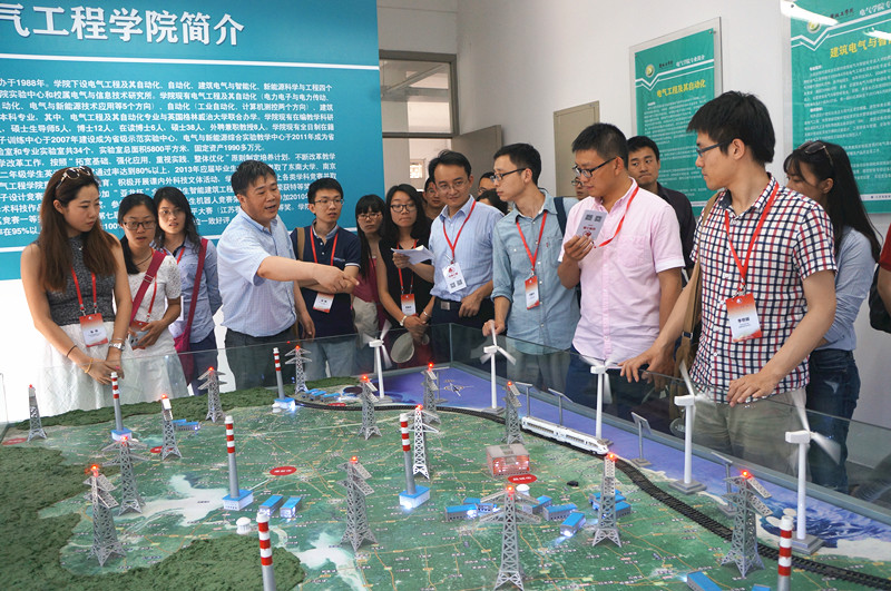 盐城工学院电气学院院长何坚强_副本.jpg