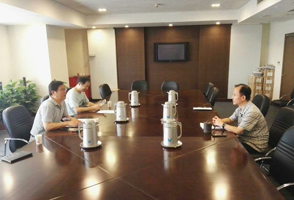 党员施永钢、钱兴男在南京市中级法院调研时_副本.jpg