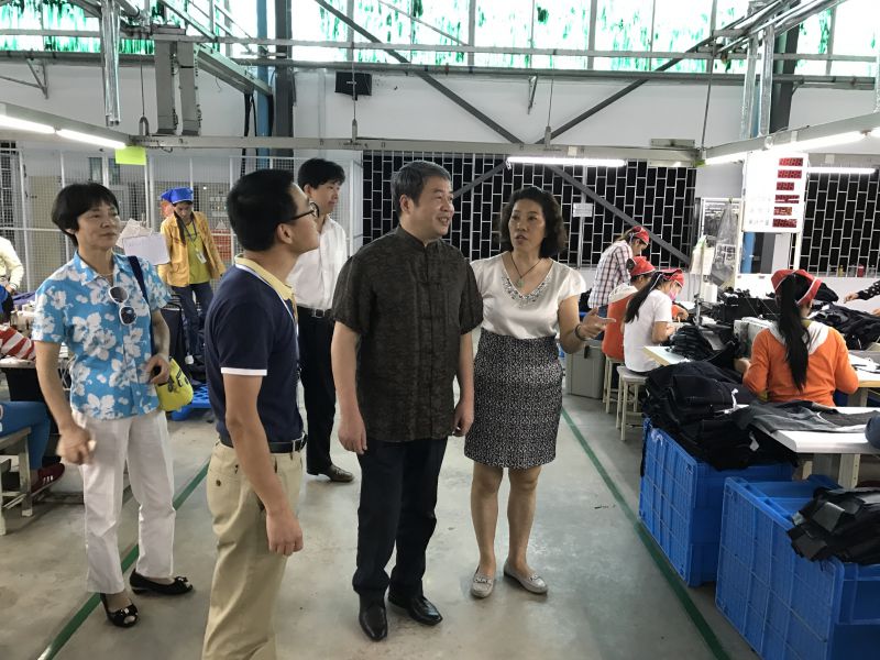 11月10日访问团在柬埔寨西哈努克港特区红豆国际制衣有限公司调研.jpg