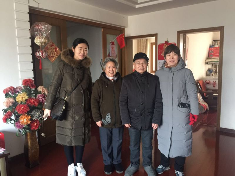 连云致公党慰问老党员.jpg