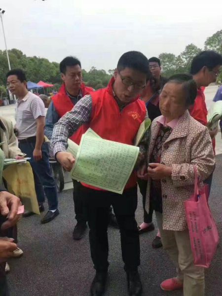 志愿者服务照片.jpg