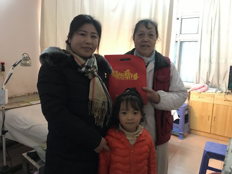 医卫支部慰问老党员方丽华）.jpg