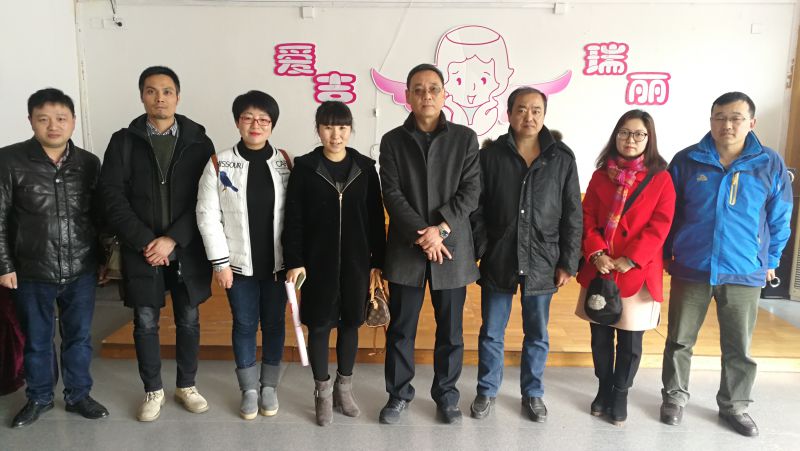 2018-3-21外国语学校支部携手校团委看望唐宝宝2.jpg