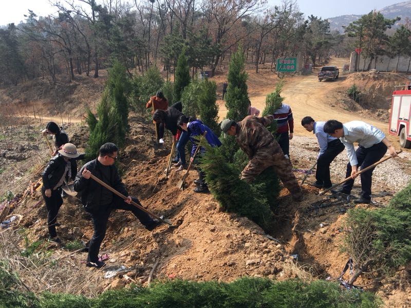 2018-3-27致公党海州总支参加义务植树活动2.jpg