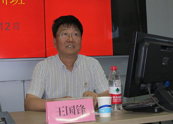 徐州市委党校党委委员,副校长王国锋作《不忘初心跟党走》专题报告