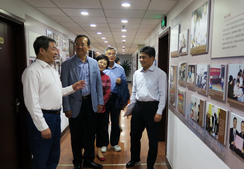 1 麻建国主委介绍党史展.jpg