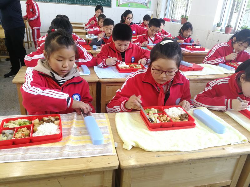 中小学生午餐工程实施情况2.jpg