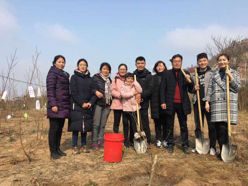 2019-03-11（张海云）致公党连云港市新浦一支部党员参加义务植树活动1.JPG