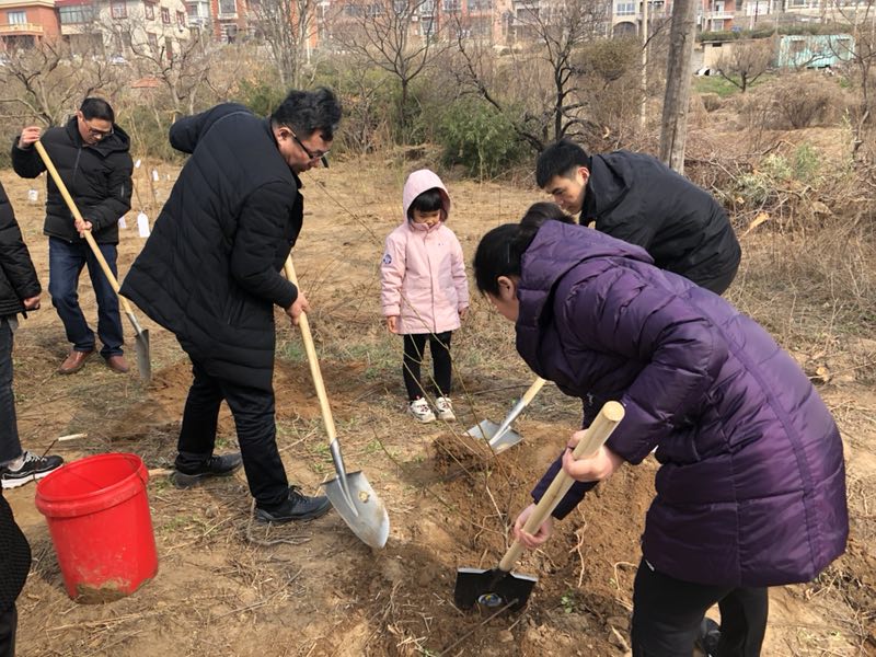 2019-03-11（张海云）致公党连云港市新浦一支部党员参加义务植树活动2.JPG