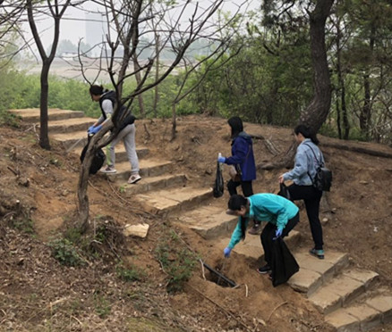 2019-04-21（颜珉）徒步登山捡垃圾 同走绿色环保路3.jpg