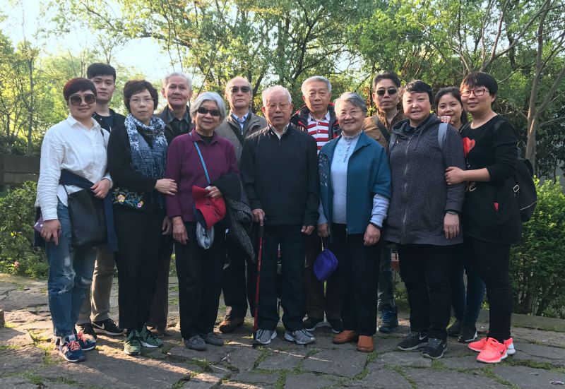 2017年4月，南京市委会召开党务工作研究会，向市委会老领导汇报近期工作并征求意见建议.jpg