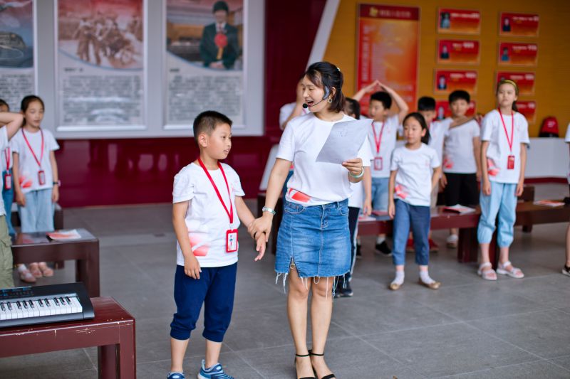 2019-08-09（董艳）致公党连云港市教育支部党员为市第三届“信仰之旅”小学生夏令营活动添彩3.jpg