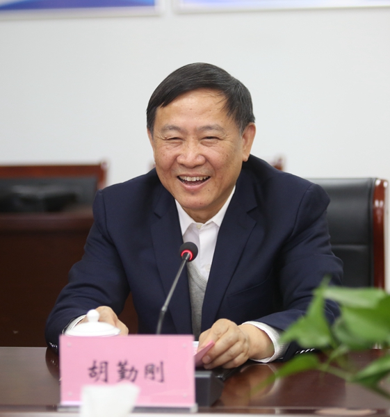 南京市政协副主席,致公党江苏省委副主委,南京市委主委胡勤刚出席会议