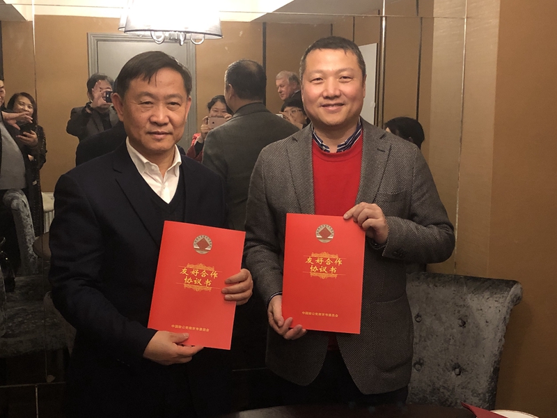 与南居华人协会签订友好协议_副本.jpg