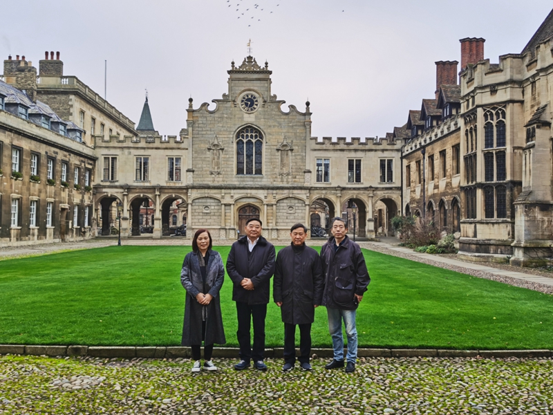 实地考察剑桥大学最古老的学院——彼得屋学院_副本.jpg