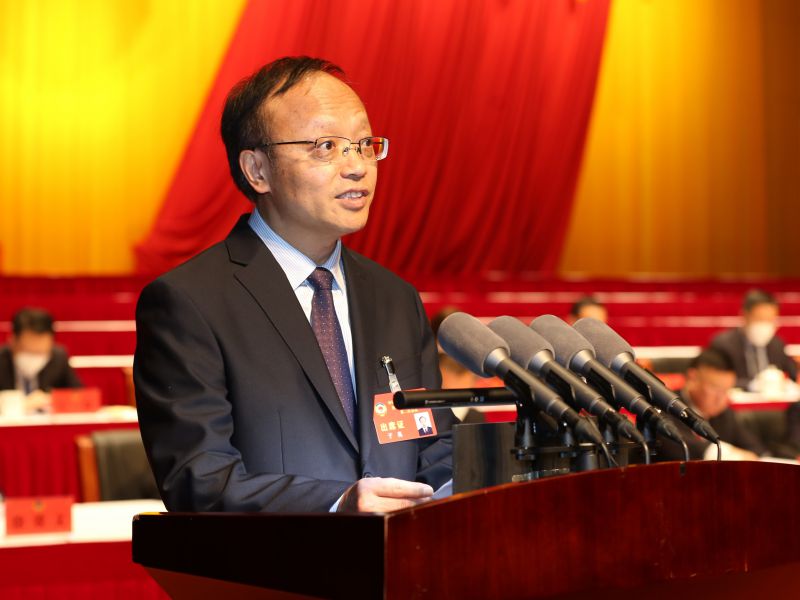 于亮主委作《构建跨境电商生态圈，助力我市中小微企业买全球卖全球》大会发言.jpg